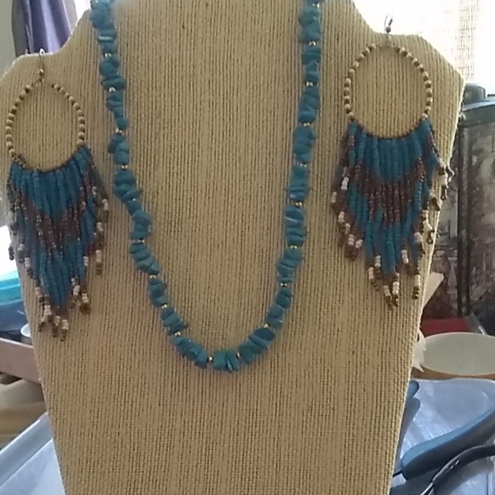 Necklace and earring set